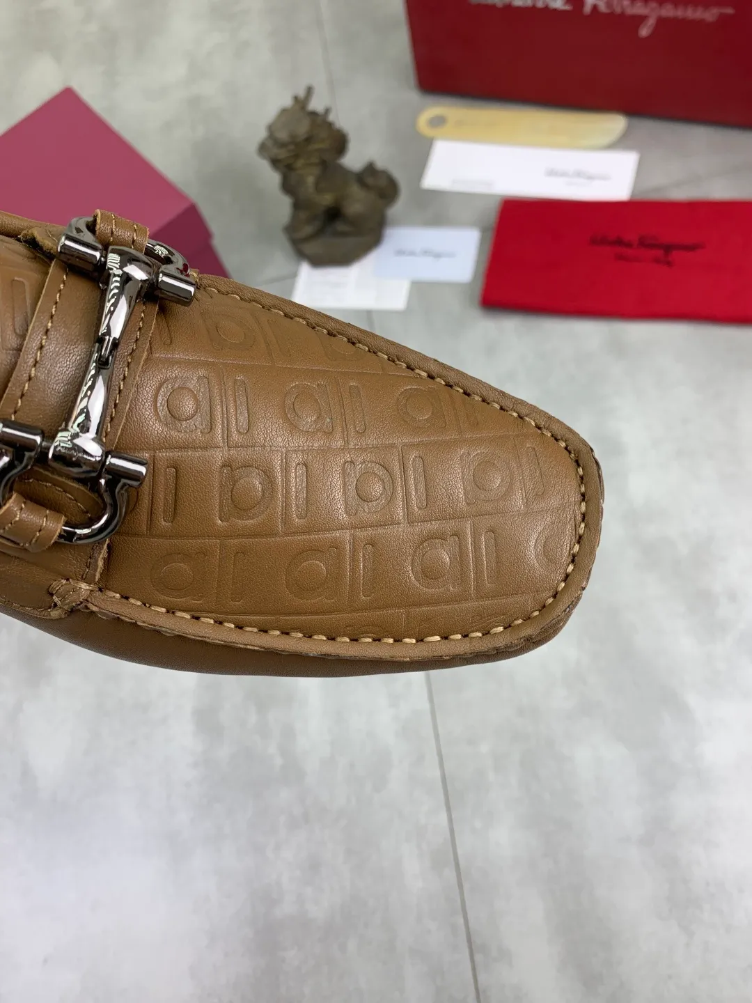 Men's shoes 💰P542 New model, high quality [Ferragamo/Ferragamo] Latest lazy slip-on shoes Original imported calfskin, imported cowhide lining + original luxury metal buckle + original combination outsole Comparison without pressure Code number: 38-45
